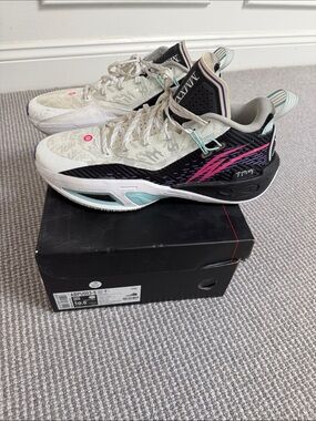 Men’s Way Of Wade Nasketball shoes 10.5